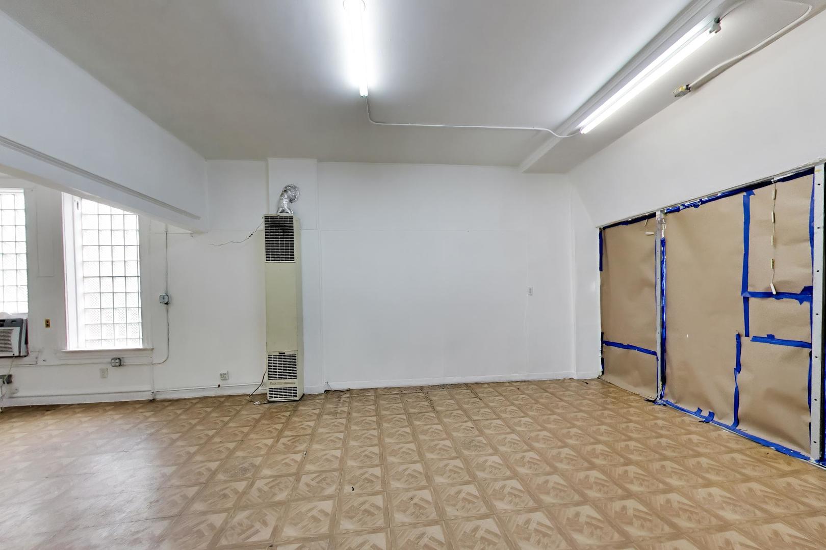 2625 S Central Park Avenue Property Photo 3