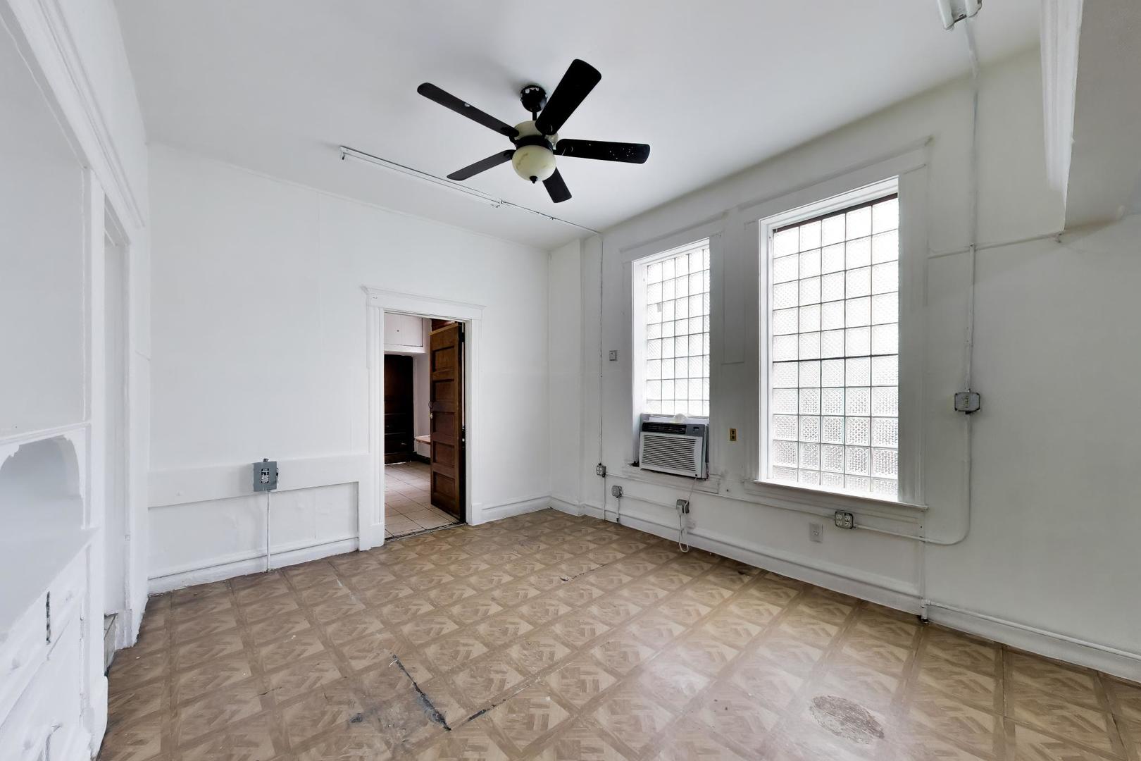 2625 S Central Park Avenue Property Photo 6