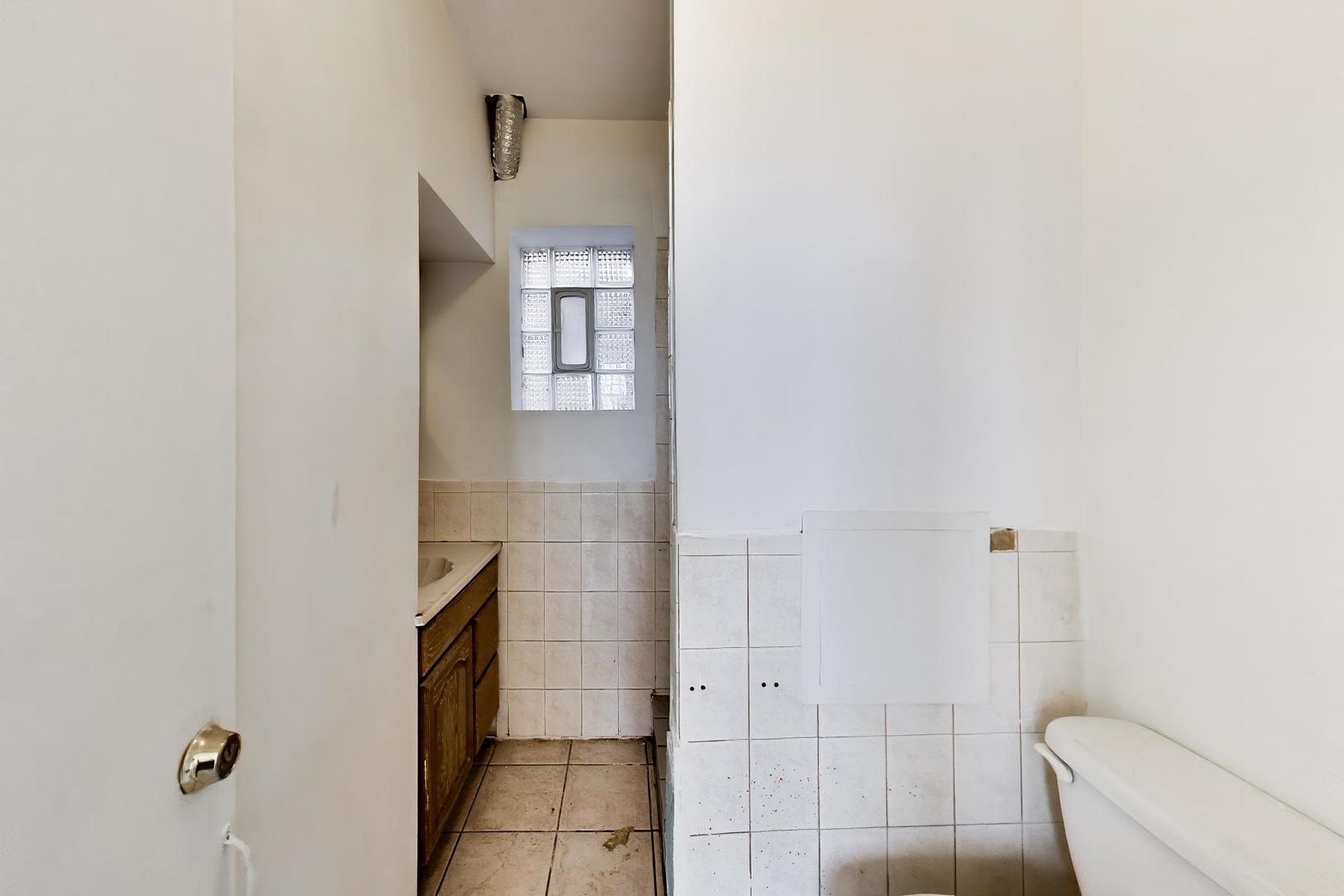 2625 S Central Park Avenue Property Photo 8
