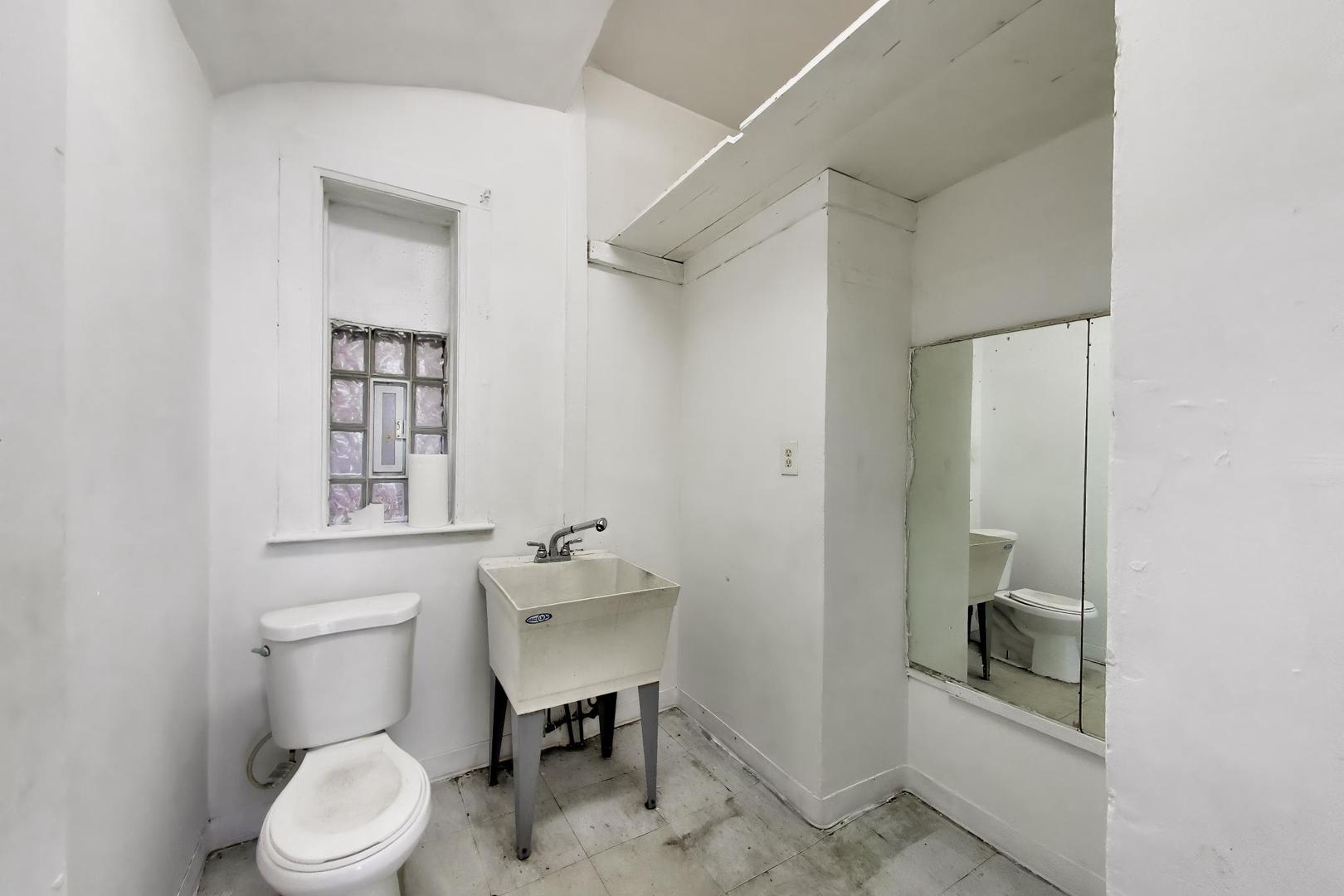 2625 S Central Park Avenue Property Photo 9