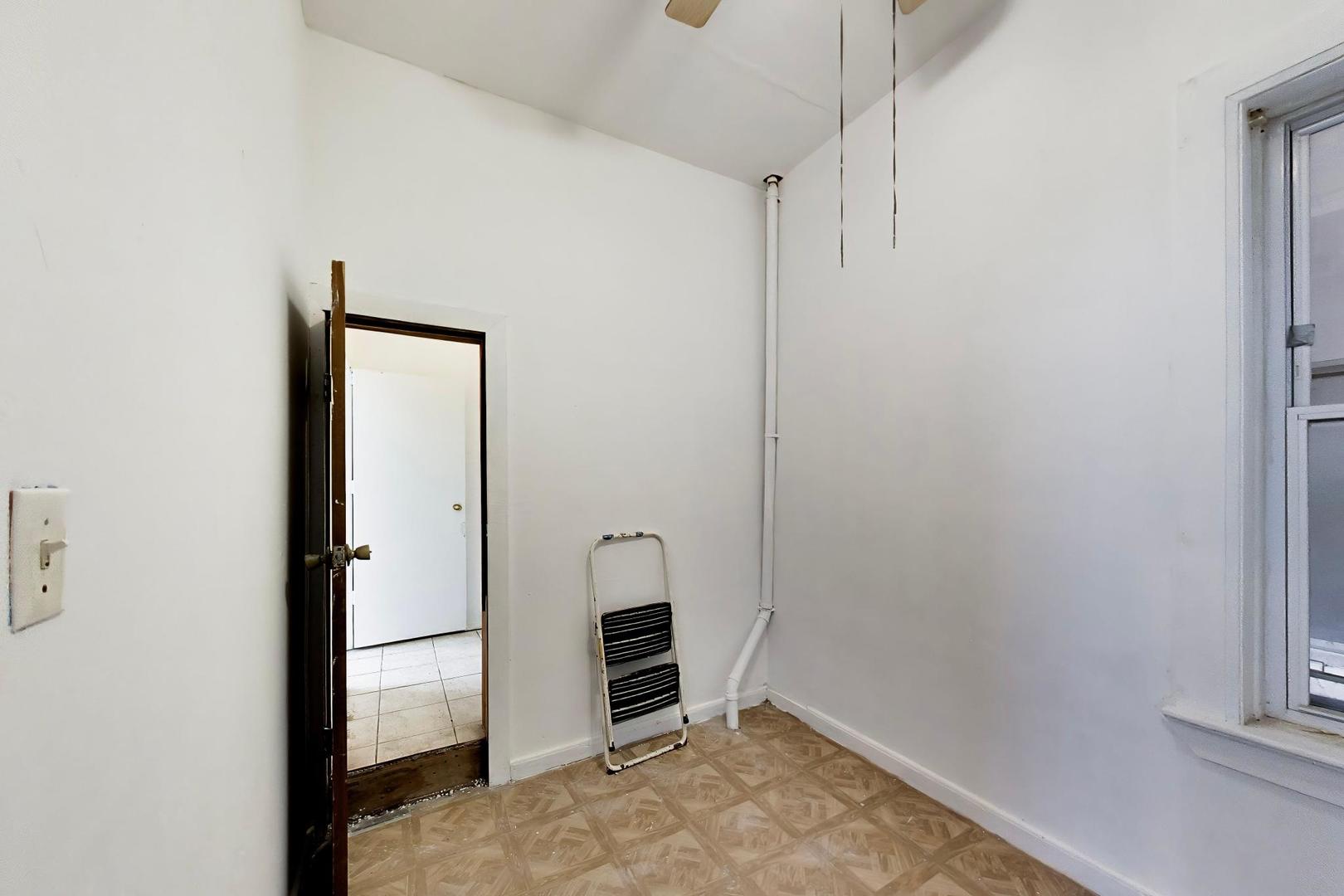 2625 S Central Park Avenue Property Photo 11