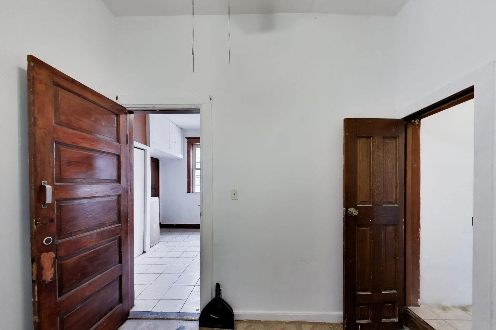 2625 S Central Park Avenue Property Photo 12