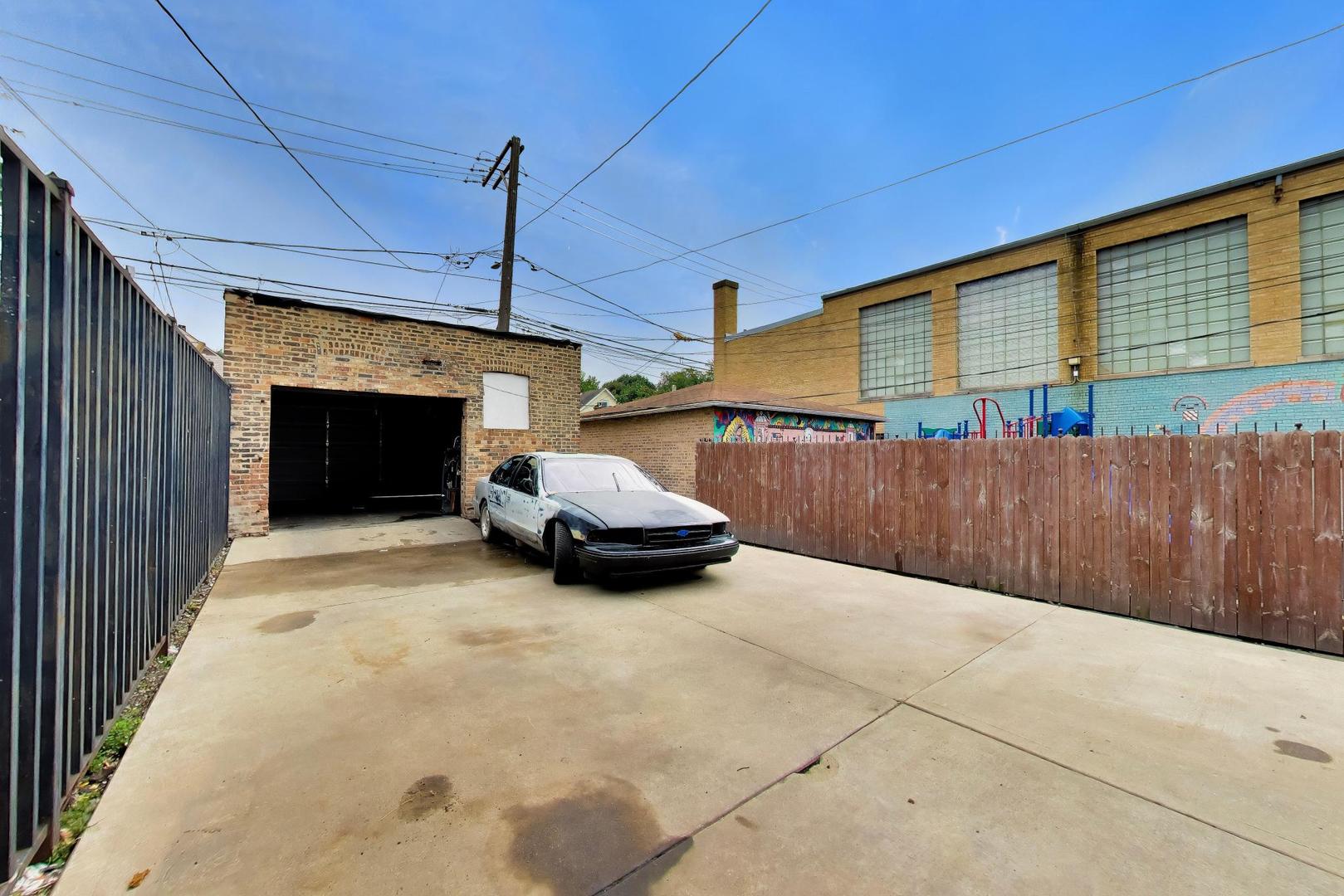 2625 S Central Park Avenue Property Photo 42