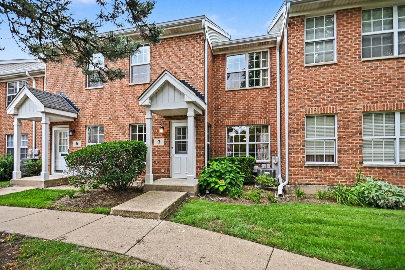3 4 Seasons Court Property Photo 1