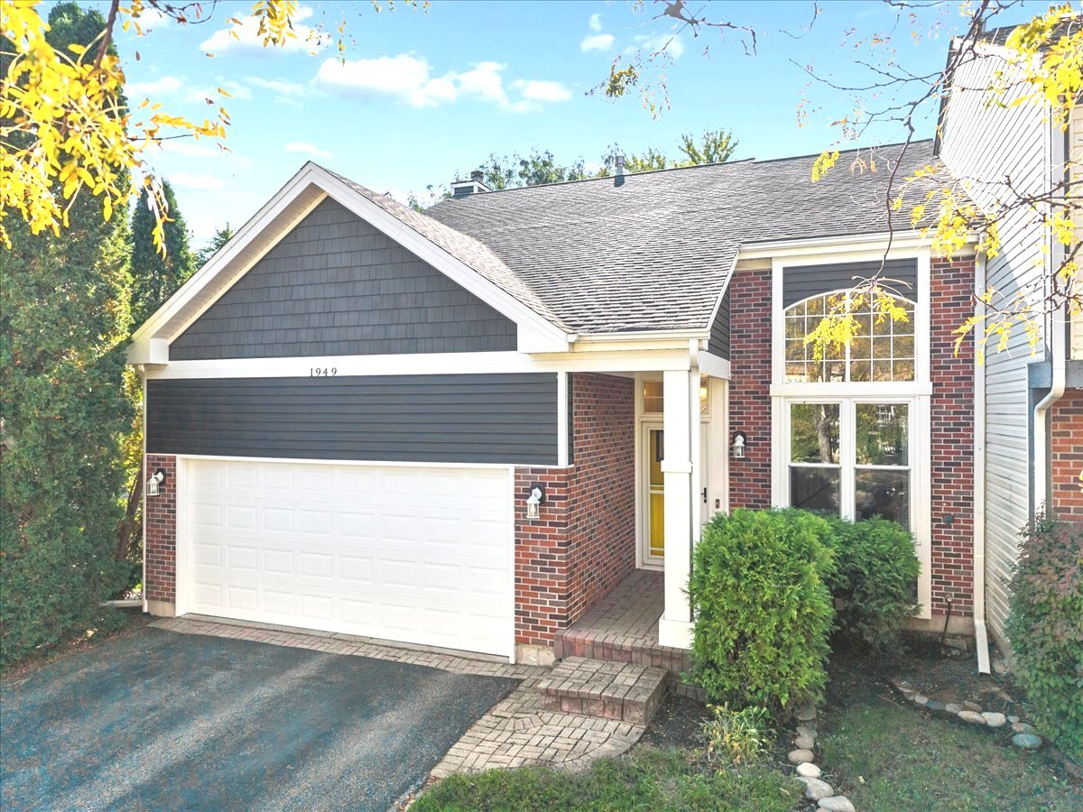 1949 Barnhill Drive Property Photo 1