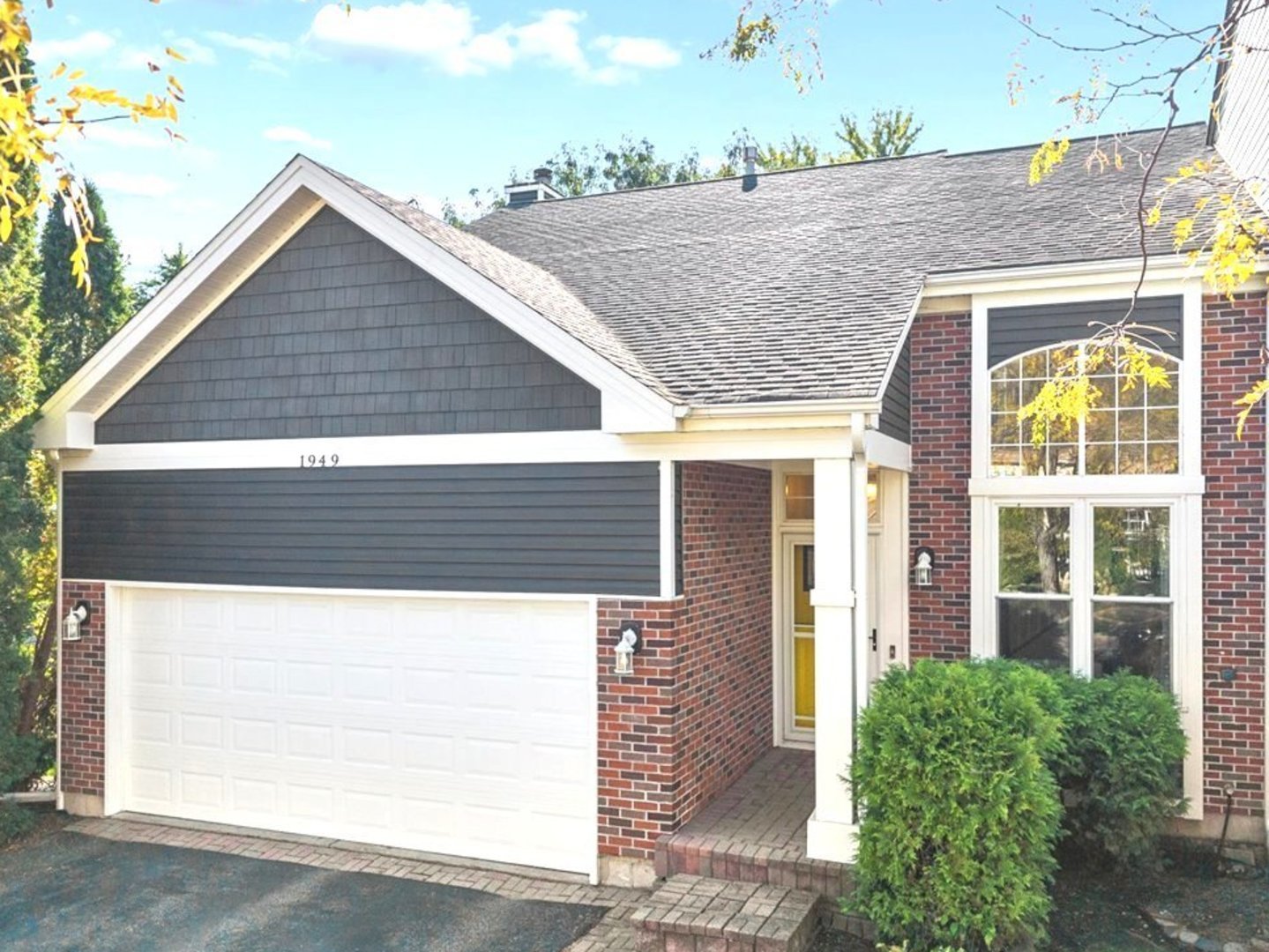 1949 Barnhill Drive Property Photo 1