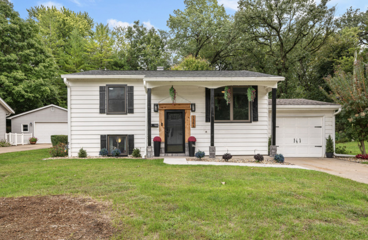 1141 6th Street Property Photo 2