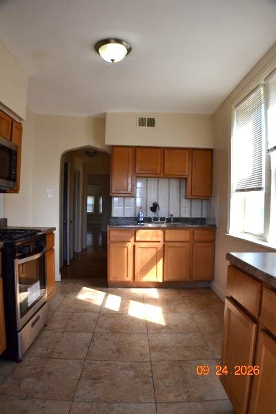 8204 S Exchange Avenue 3 Property Photo 8