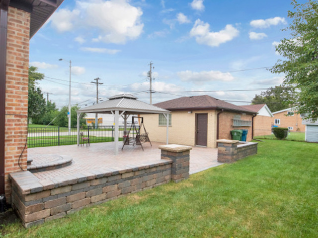 8901 S 49th Court Property Photo 4