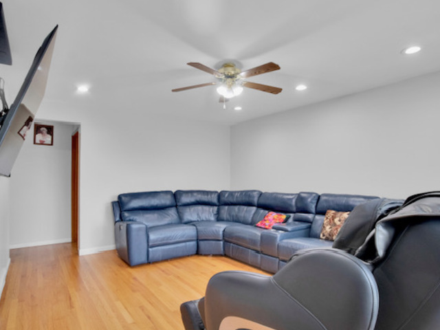8901 S 49th Court Property Photo 13