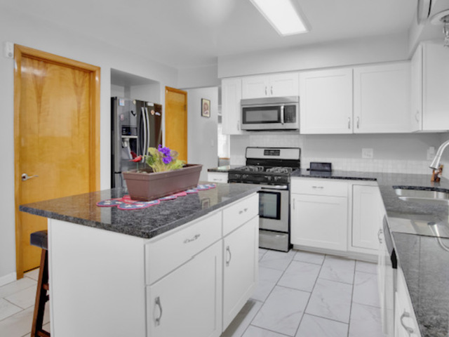 8901 S 49th Court Property Photo 14