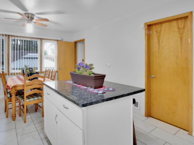 8901 S 49th Court Property Photo 17