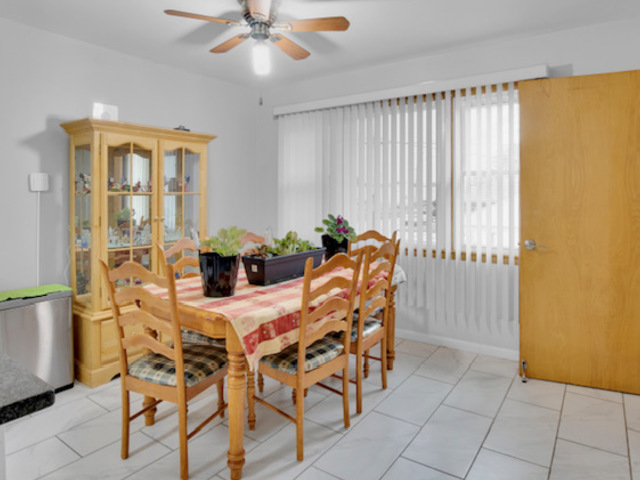 8901 S 49th Court Property Photo 18