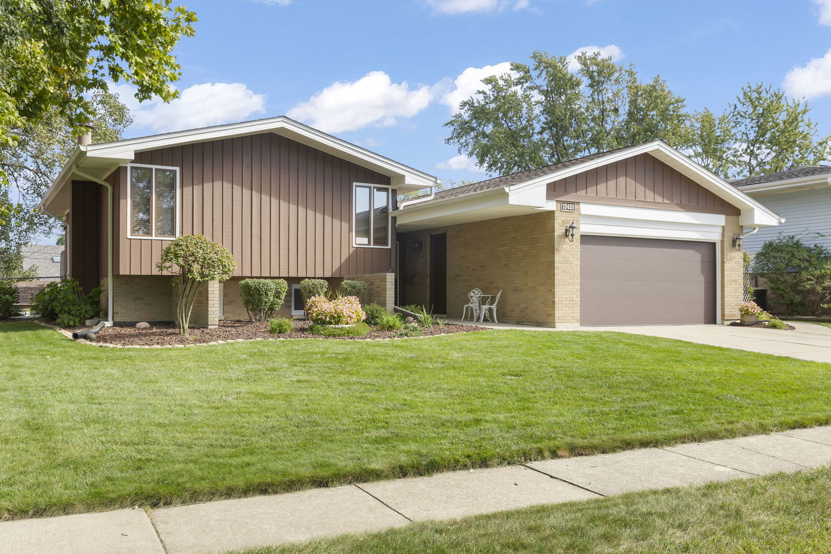 15423 Michaele Drive Property Photo 2