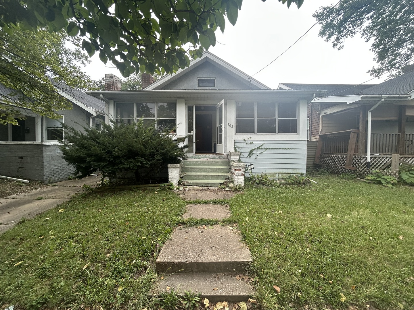 702 E Frye Avenue Property Photo 1