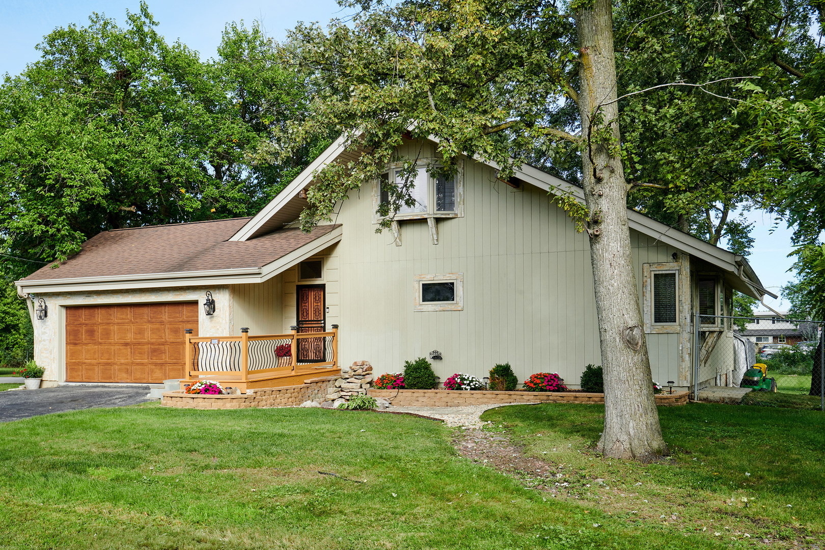 9041 DELPHIA Avenue Property Photo 1