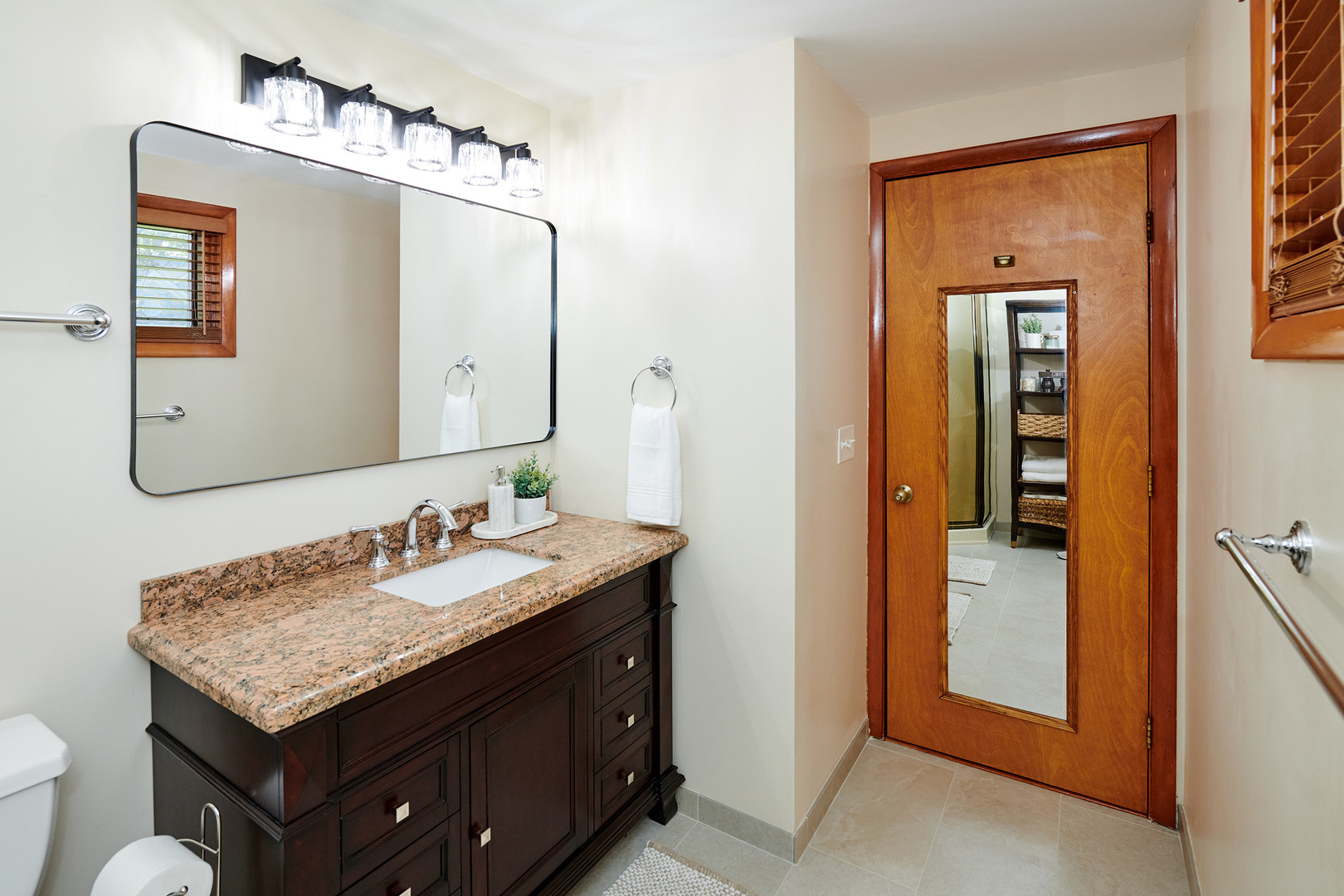 9041 Delphia Avenue Property Photo 19