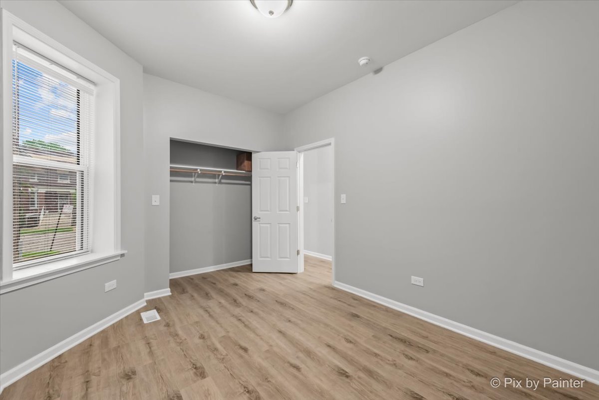 6802 S Champlain Avenue Property Photo 8