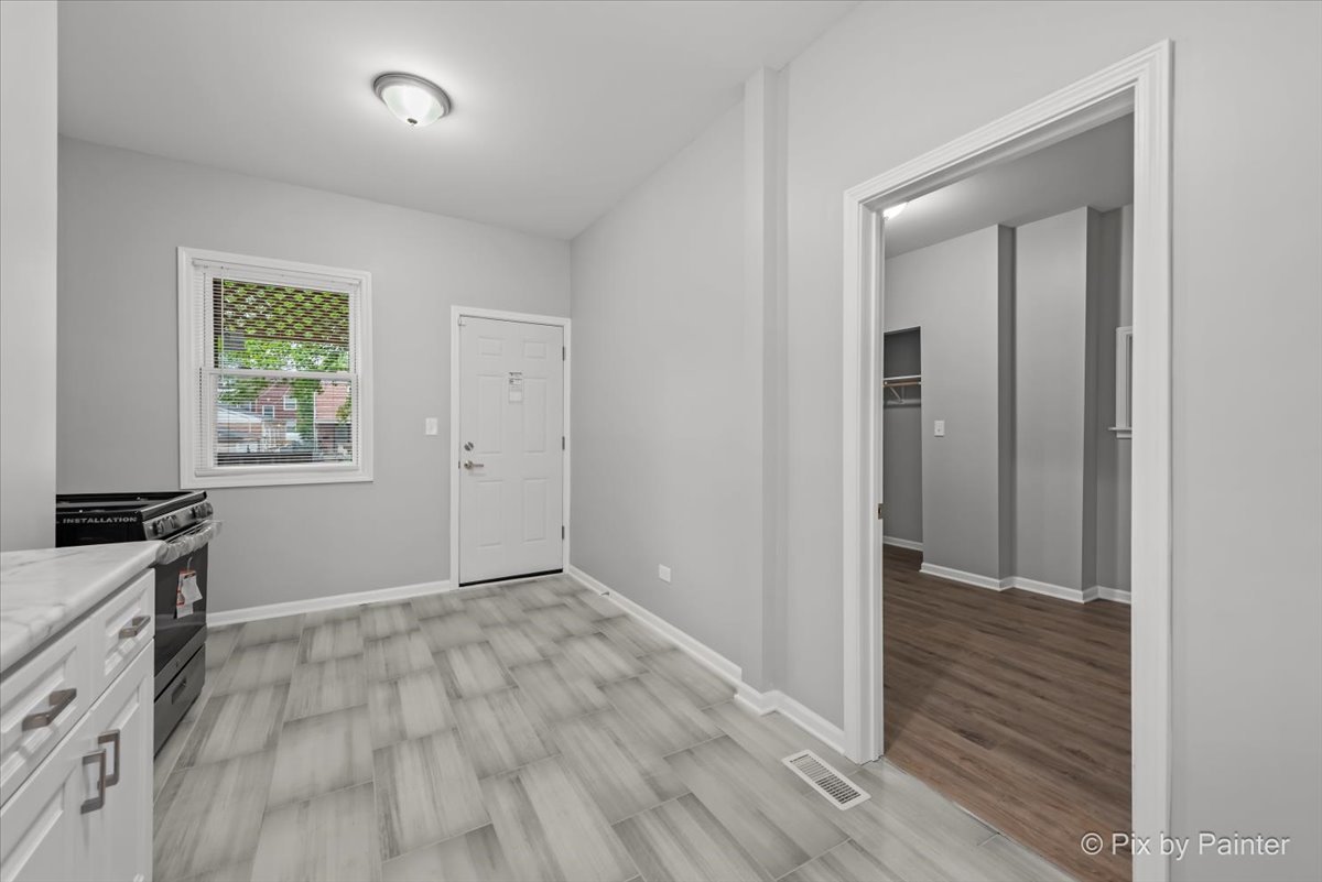 6802 S Champlain Avenue Property Photo 12