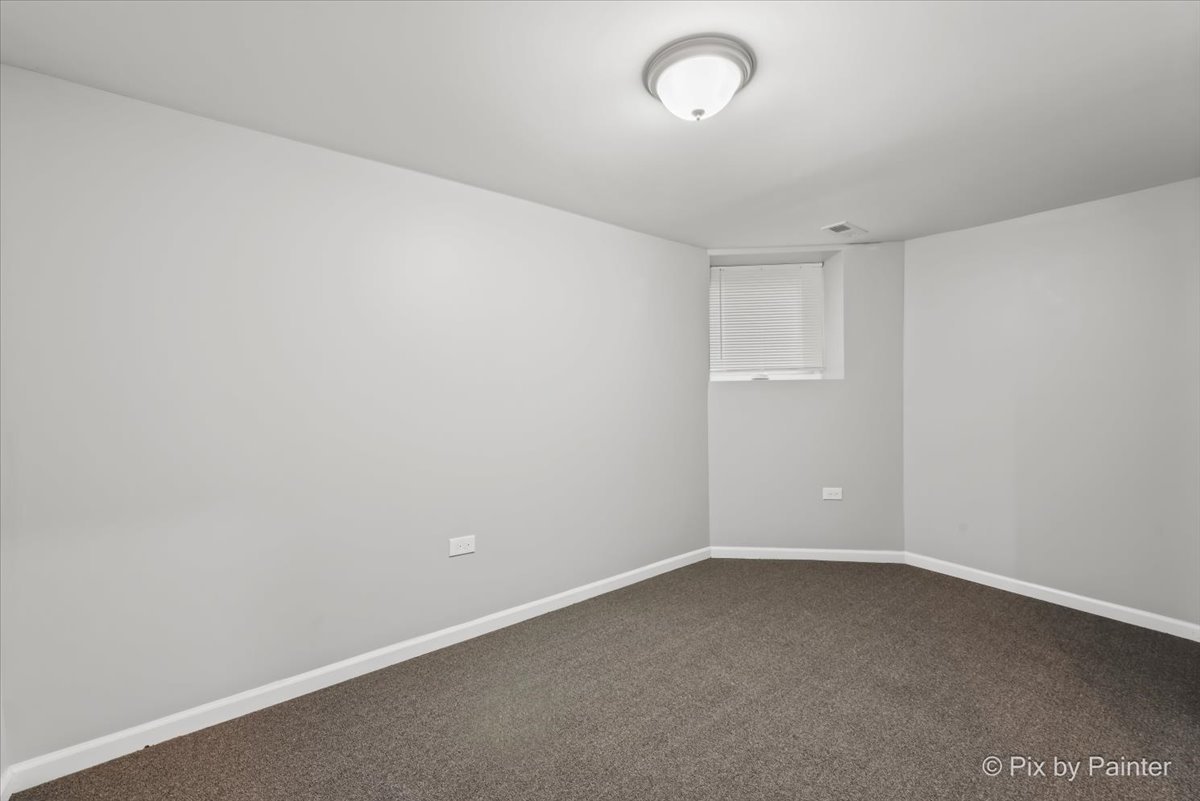 6802 S Champlain Avenue Property Photo 17