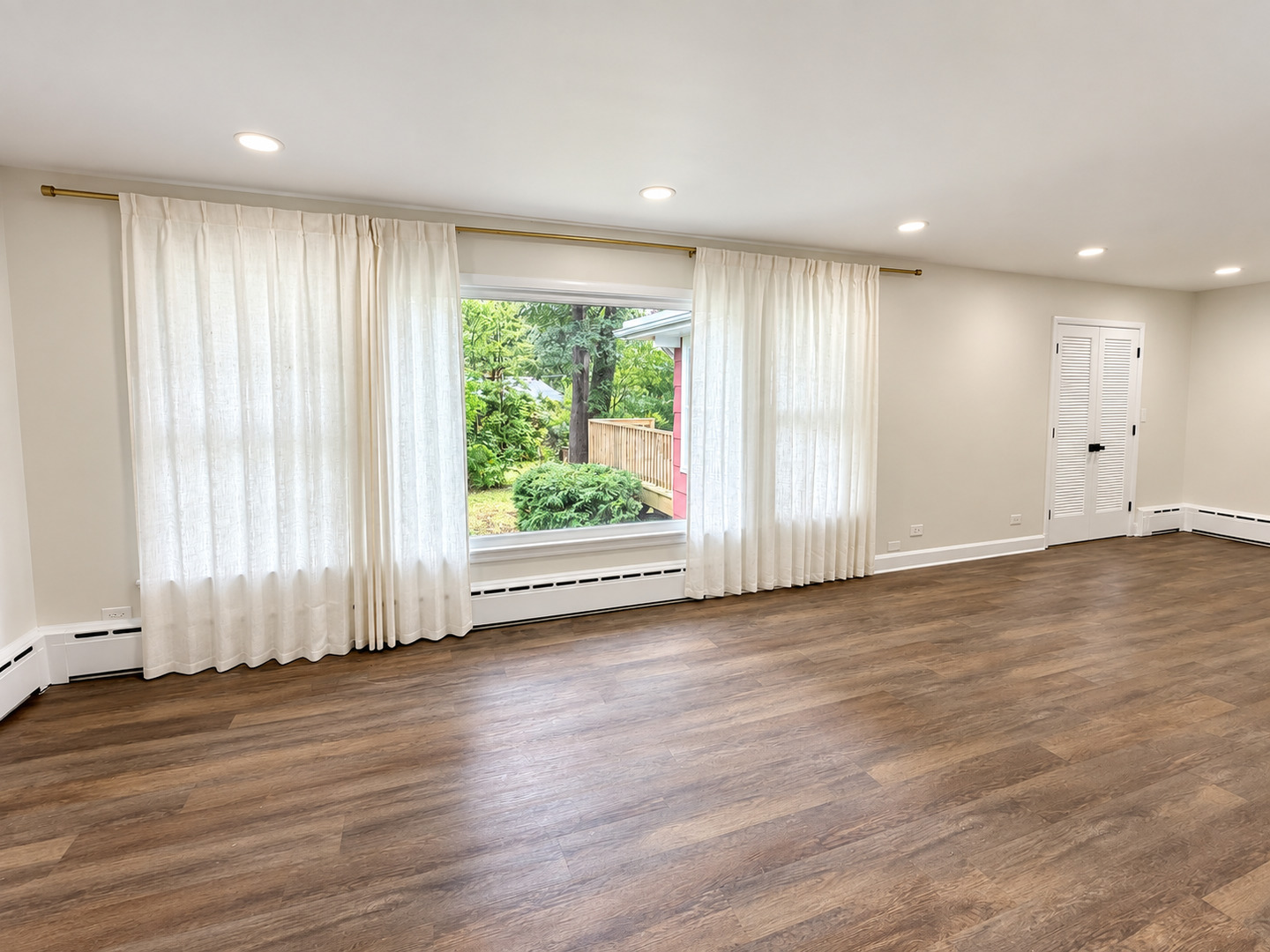 2811 Forest Lane Property Photo 7