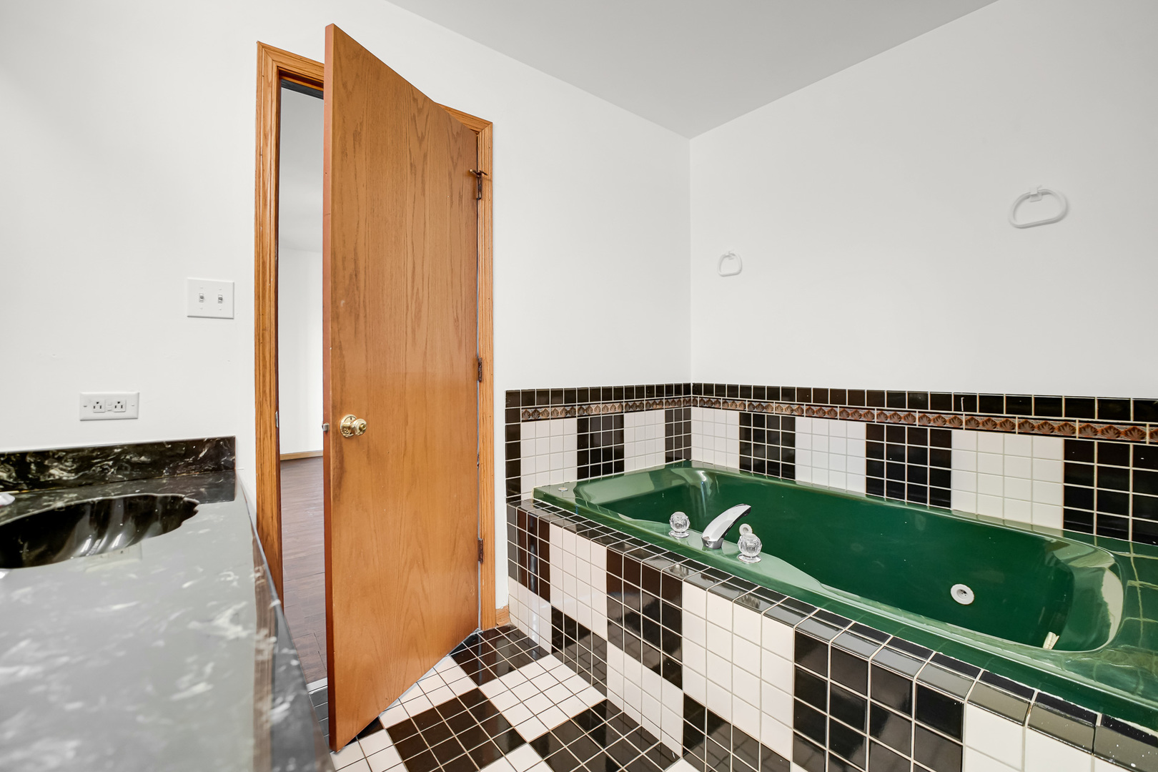 16418 Spaulding Avenue Property Photo 10