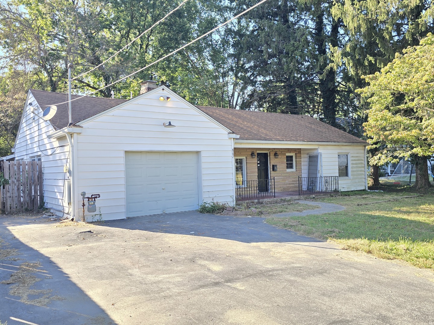 807 N Main Street Property Photo 1