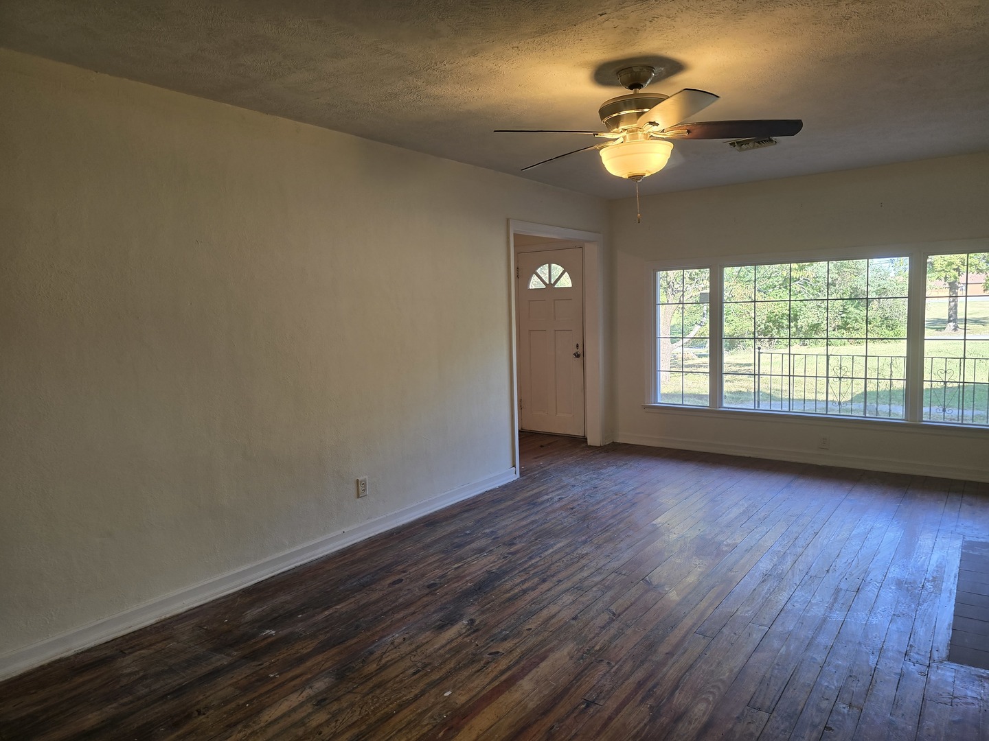 807 N Main Street Property Photo 6