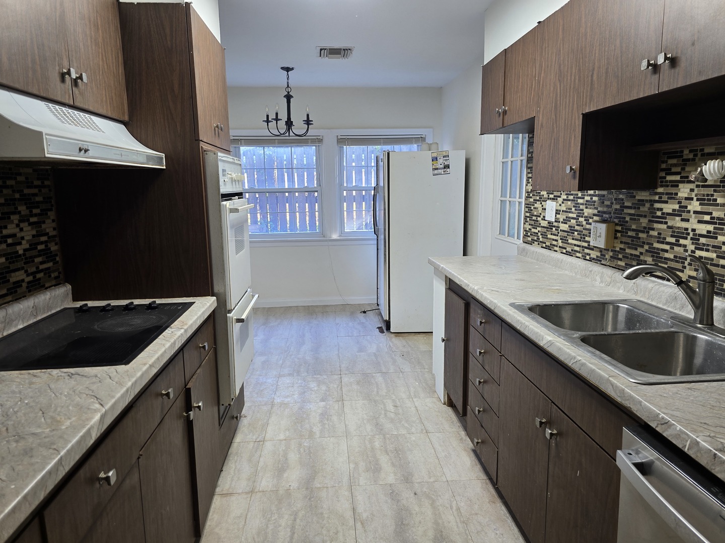 807 N Main Street Property Photo 9