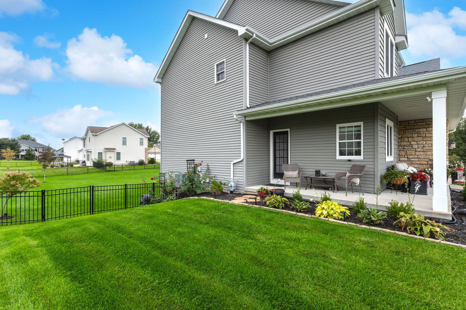 32 Blackstone Way Property Photo 4