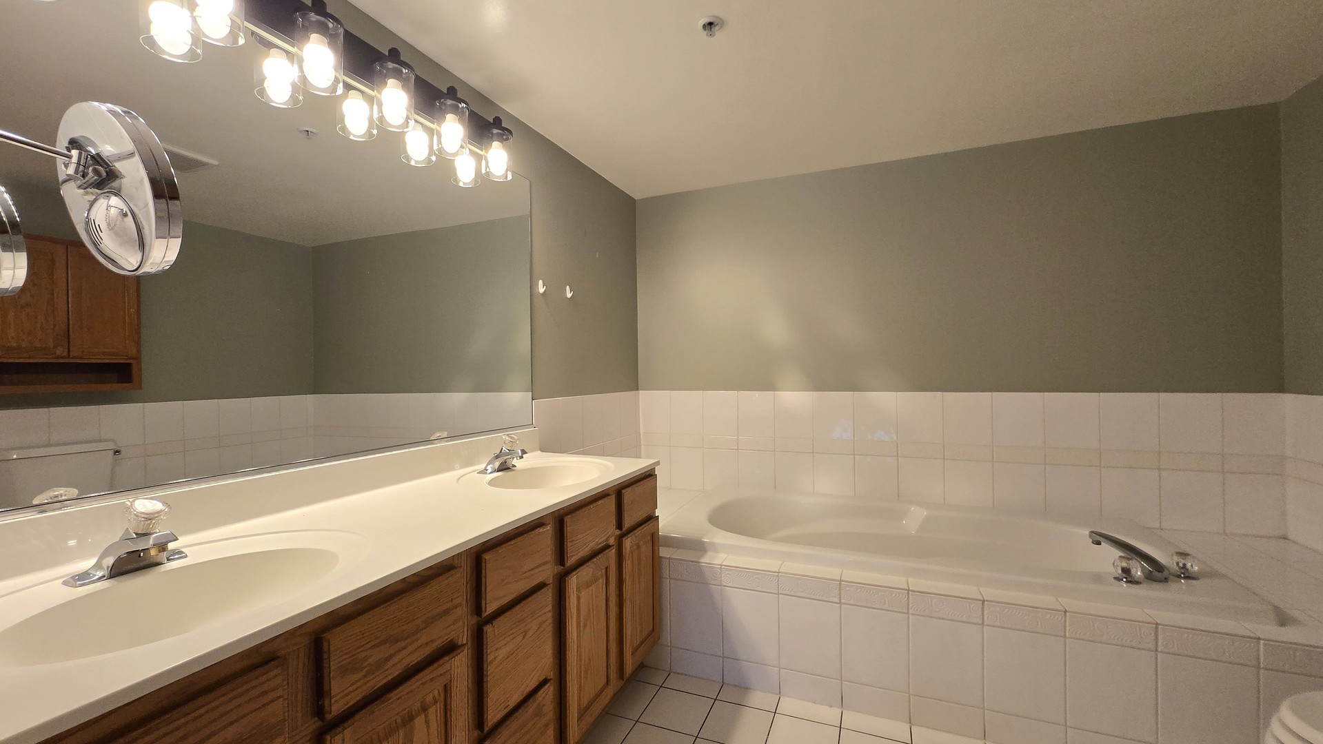 7414 W Irving Park Road 202 Property Photo 18