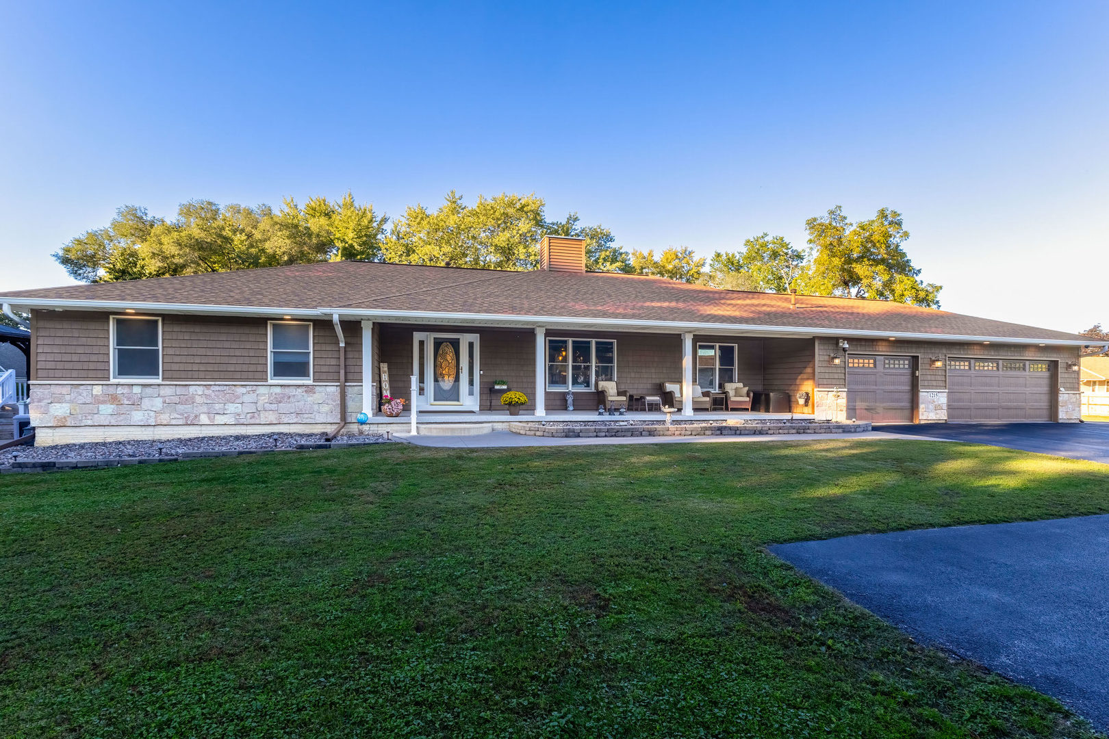 1215 53rd Street Property Photo 1
