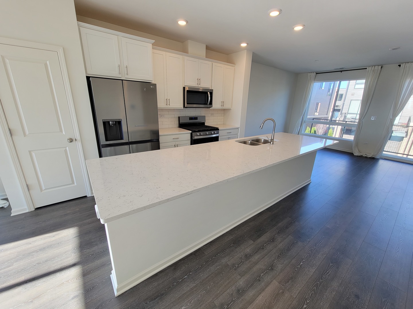 1270 Lakepointe Drive Property Photo 4