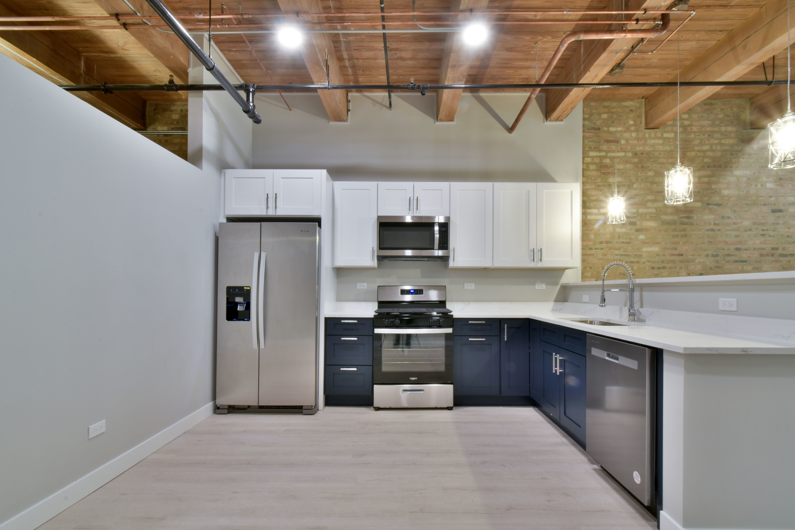 11 E Illinois Street 404 Property Photo 3