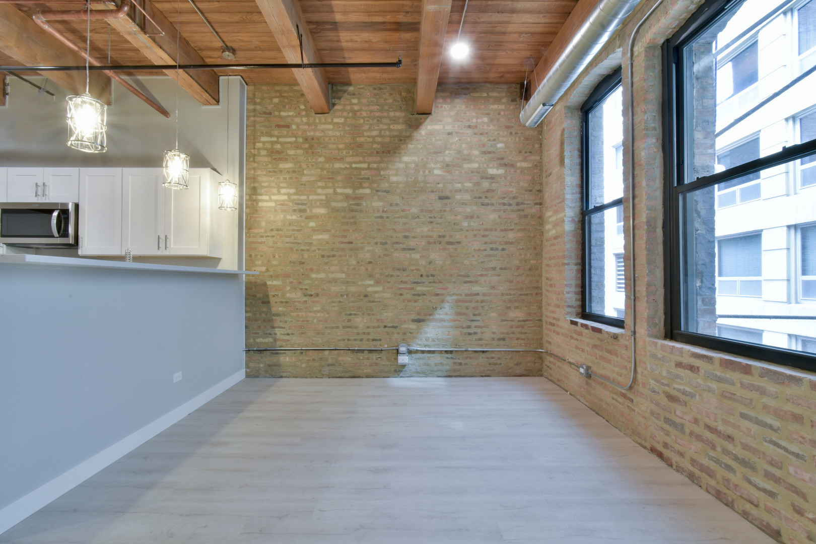 11 E Illinois Street 404 Property Photo 5