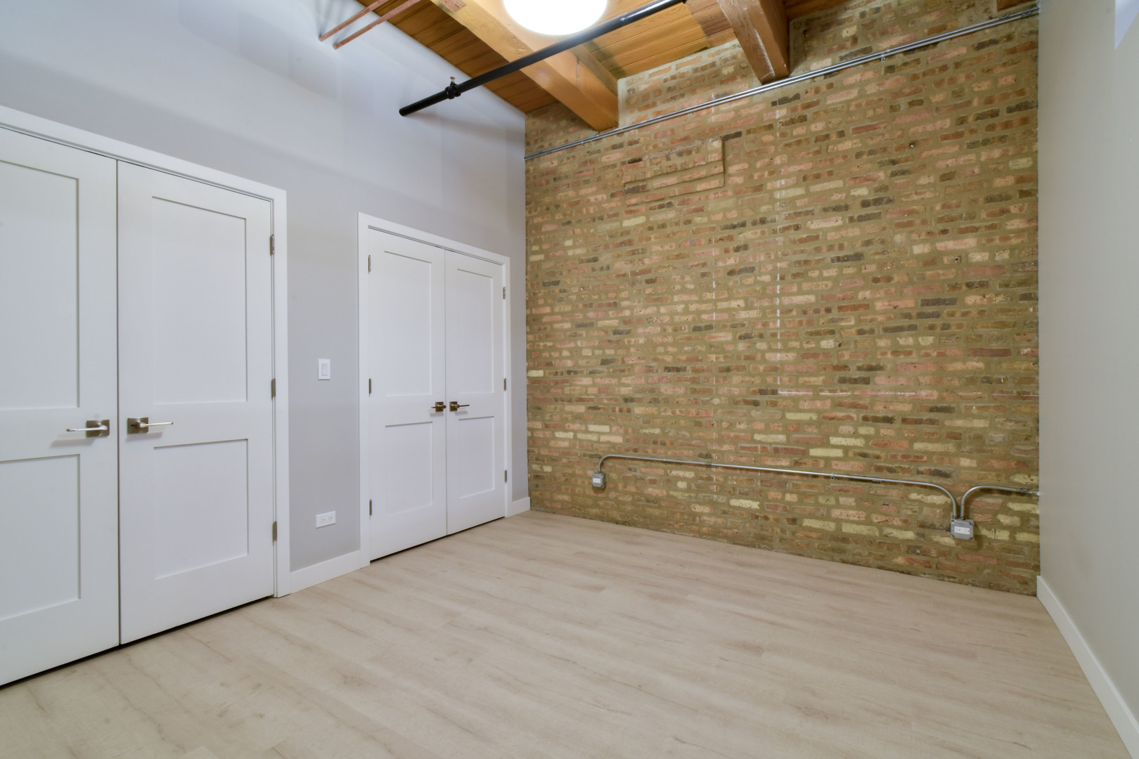 11 E Illinois Street 404 Property Photo 6