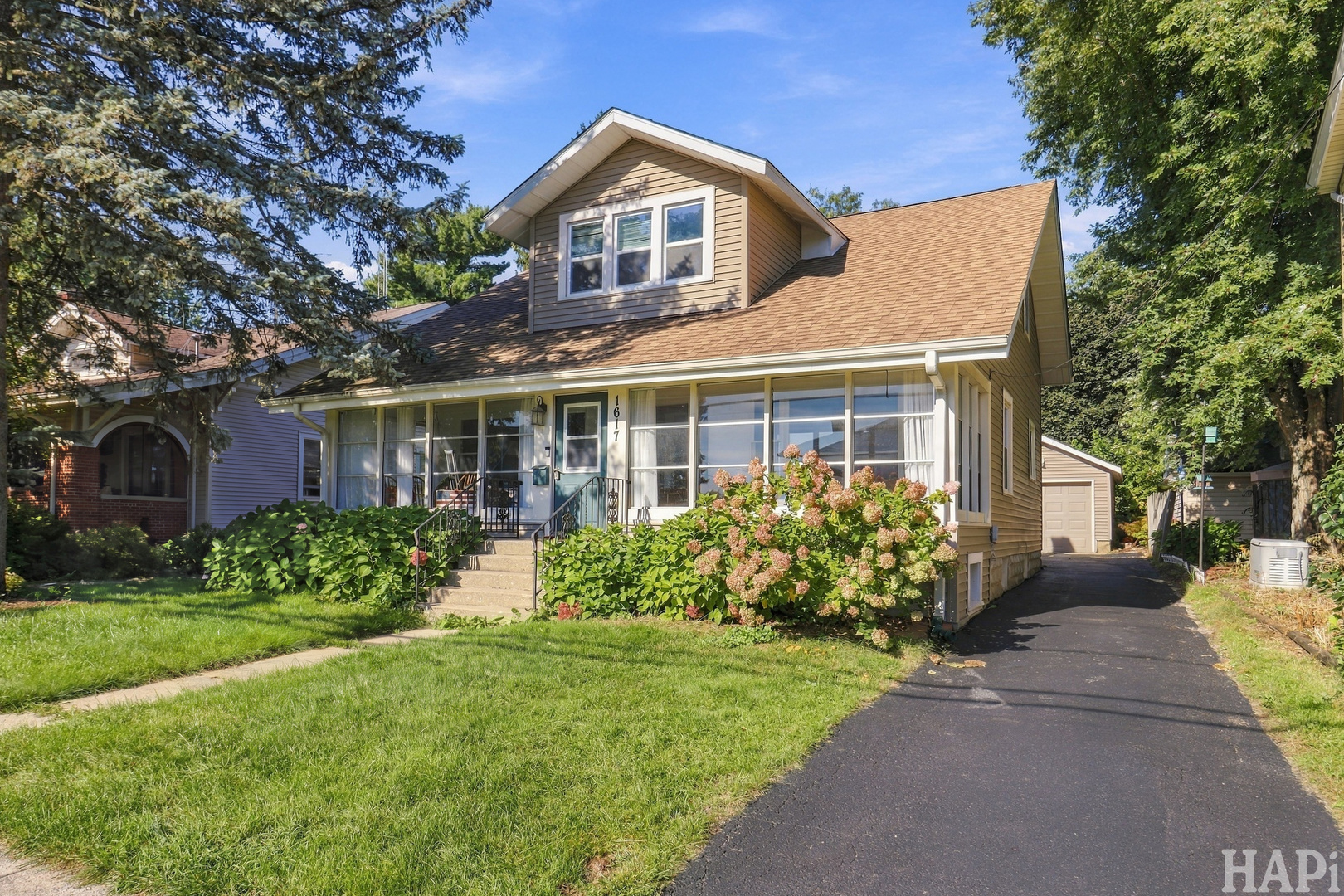 1617 N Riverside Drive Property Photo 1