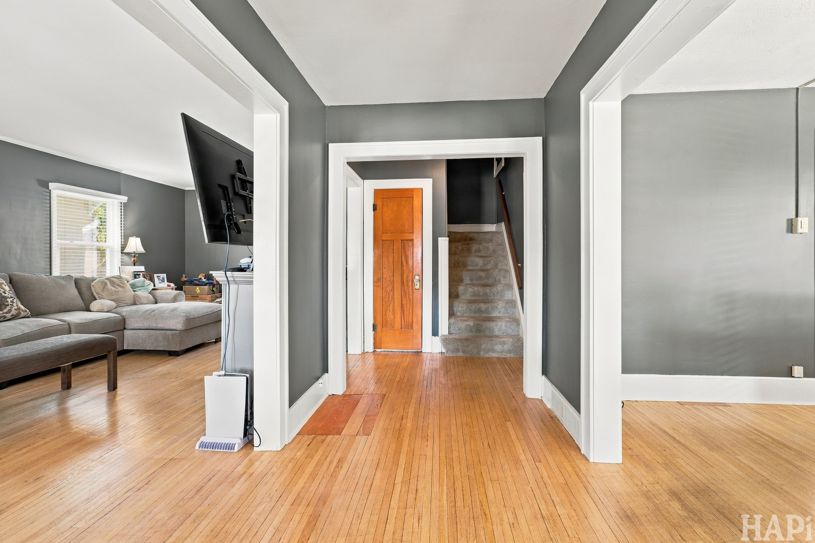 1617 N Riverside Drive Property Photo 3