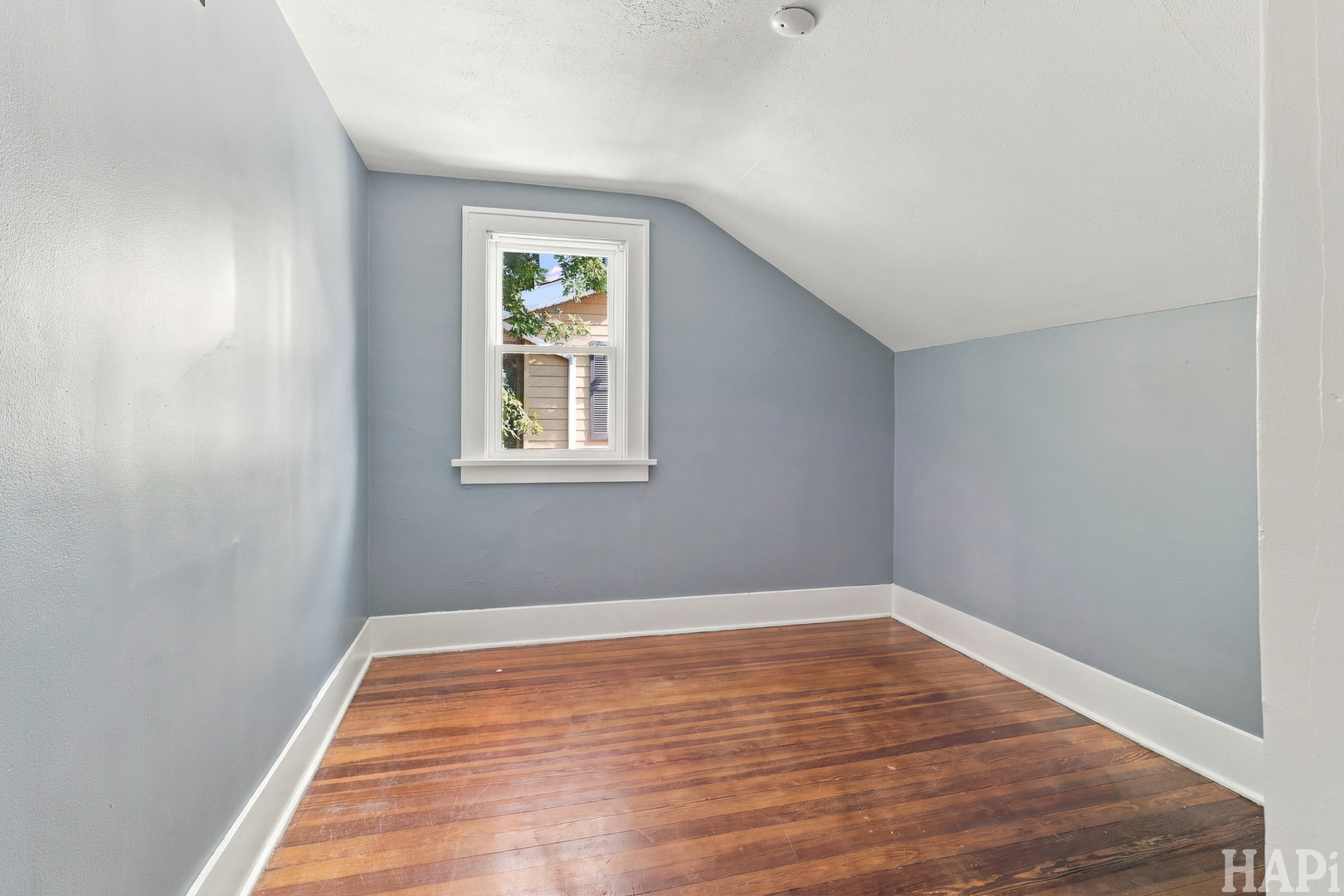 1617 N Riverside Drive Property Photo 12