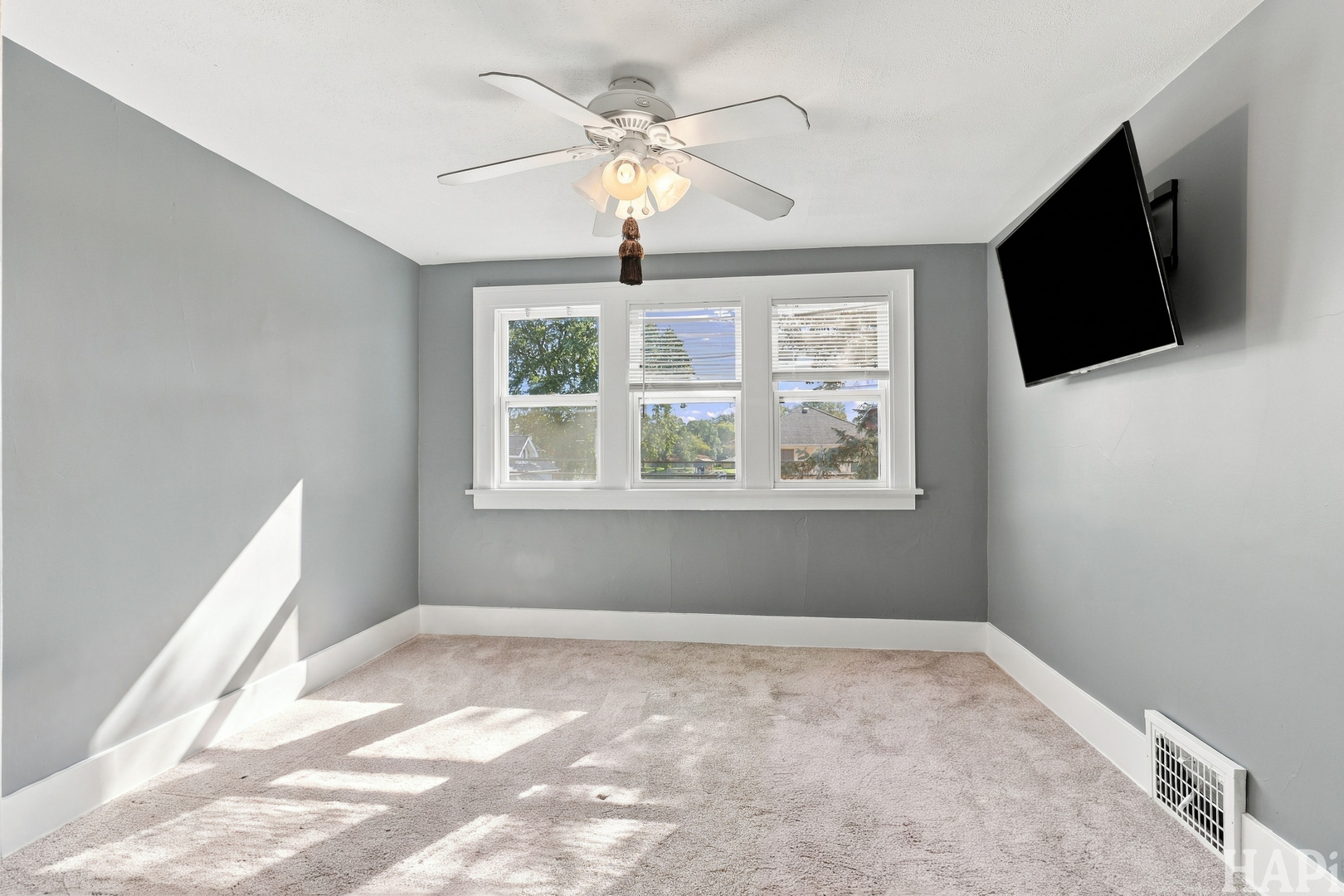 1617 N Riverside Drive Property Photo 13