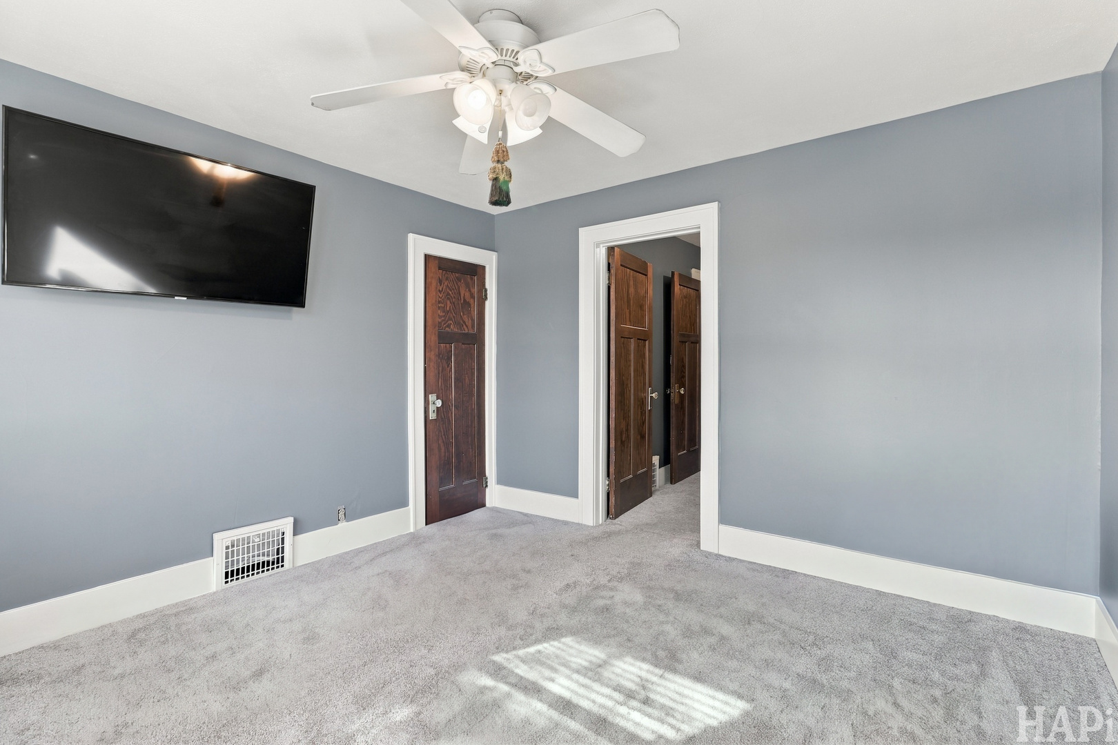1617 N Riverside Drive Property Photo 14