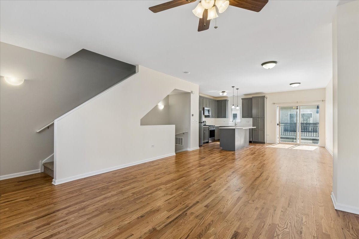 3224 N Kilbourn Avenue 11 Property Photo 2