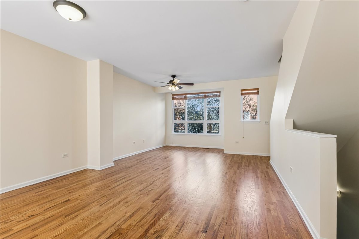 3224 N Kilbourn Avenue 11 Property Photo 4