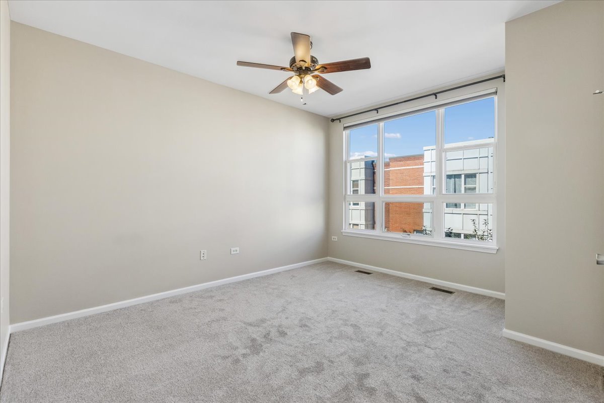 3224 N Kilbourn Avenue 11 Property Photo 8