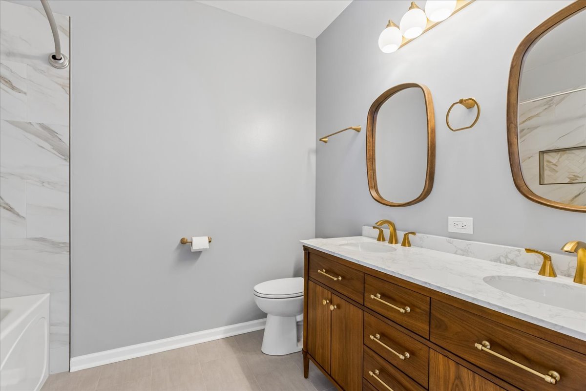 3224 N Kilbourn Avenue 11 Property Photo 10