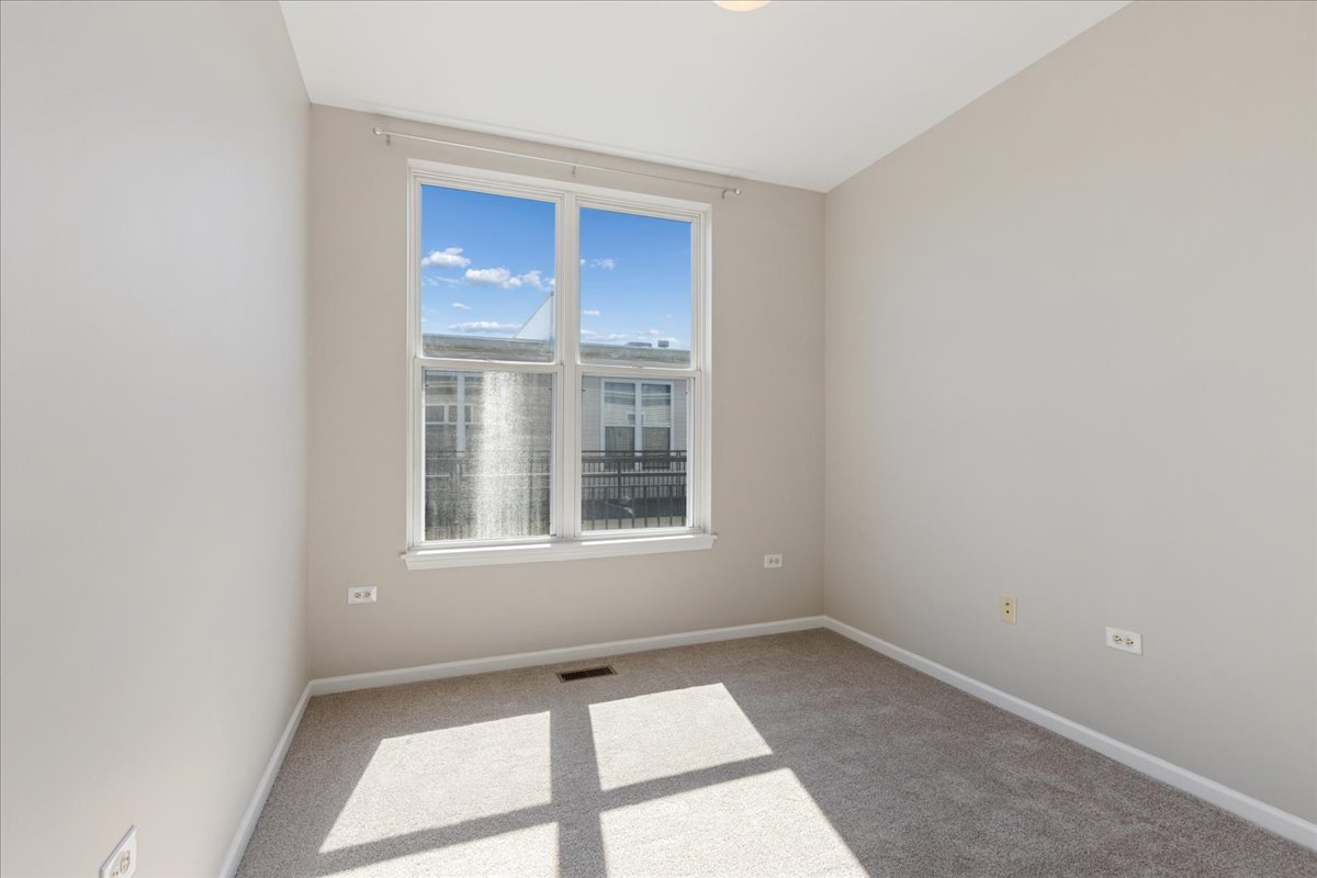3224 N Kilbourn Avenue 11 Property Photo 12