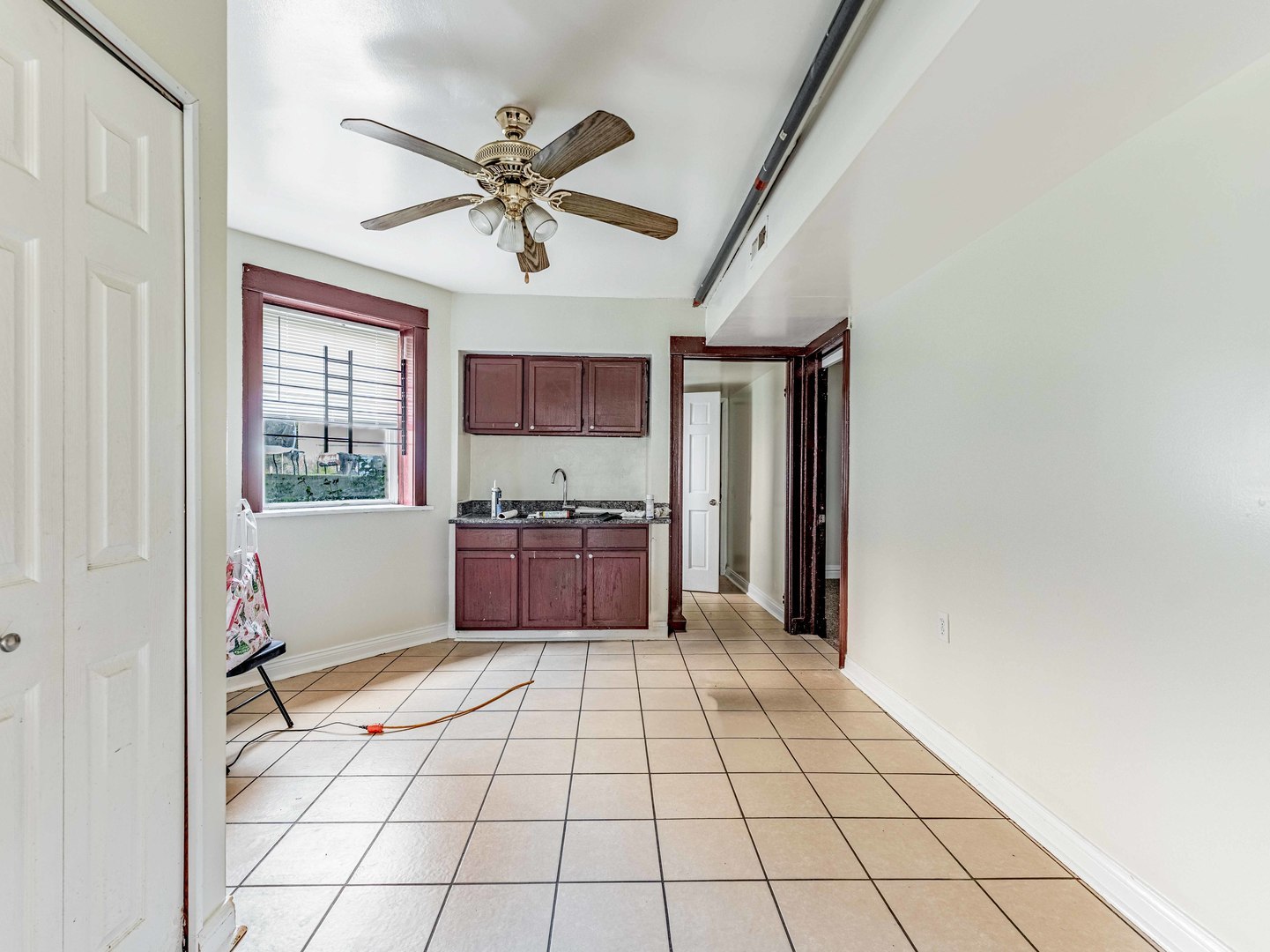 6243 S Wood Street Property Photo 10