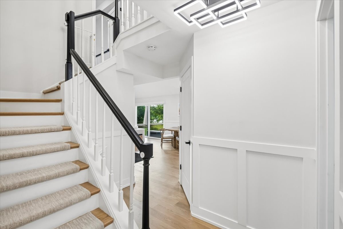 2328 Acorn Place Property Photo 5