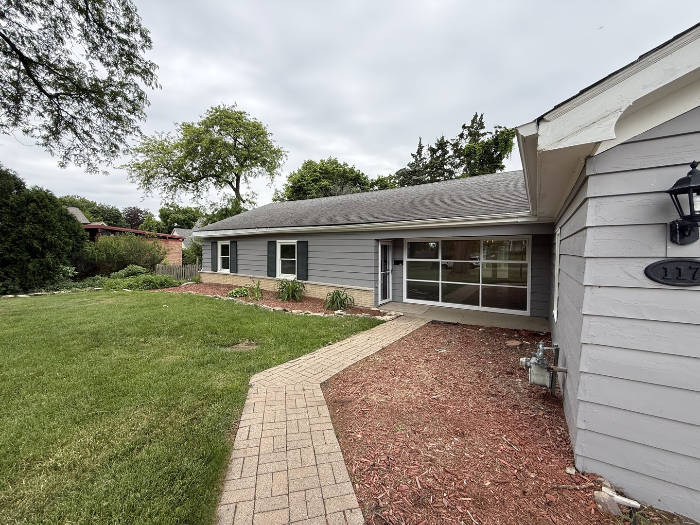 117 E Elm Street Property Photo 2