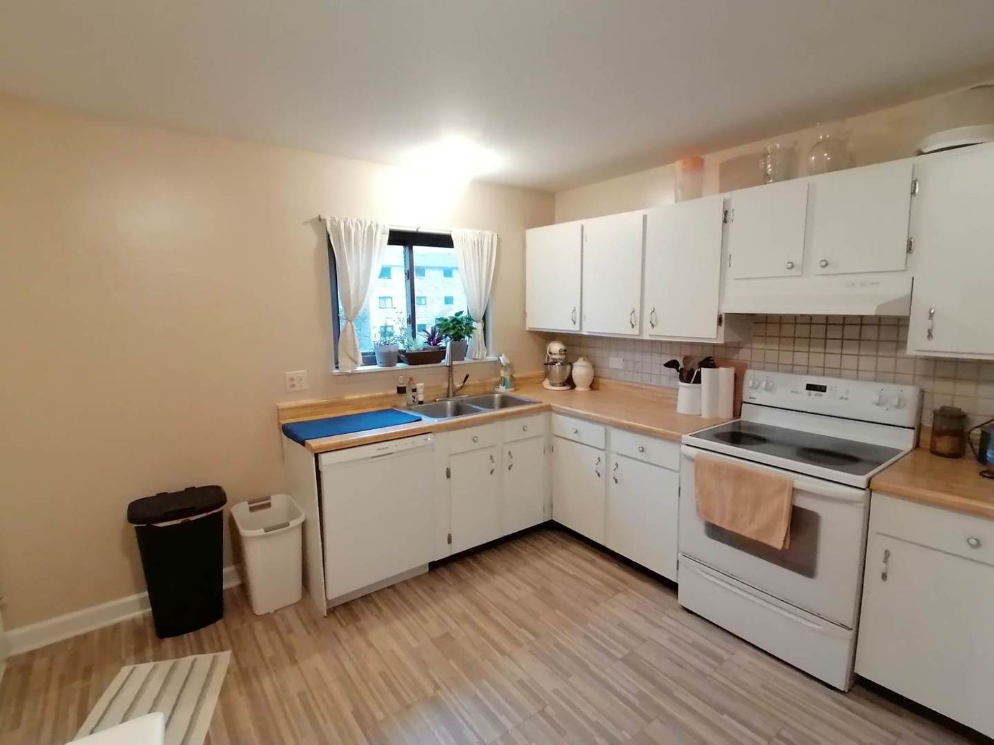 2217 W Nichols Drive D Property Photo 5